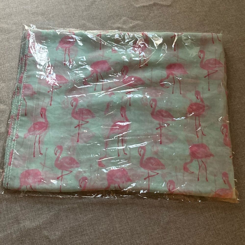 **SOLD**Flamingo 🦩 Pattern Scarf - Picture 4 of 7